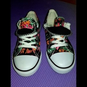 Converse low top shoes size 2
